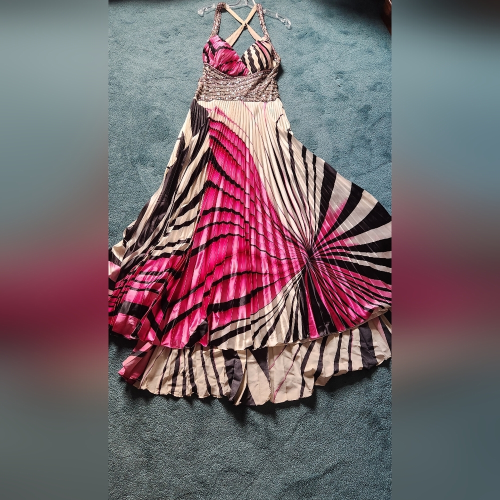 CHICAS GOWN - Picture 6 of 6